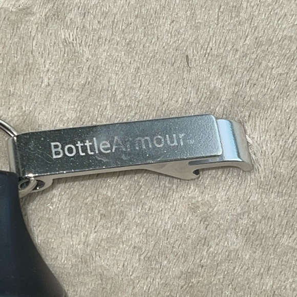 Bottle Armour Beer/Water Insulator with opener - Picture 2 of 4